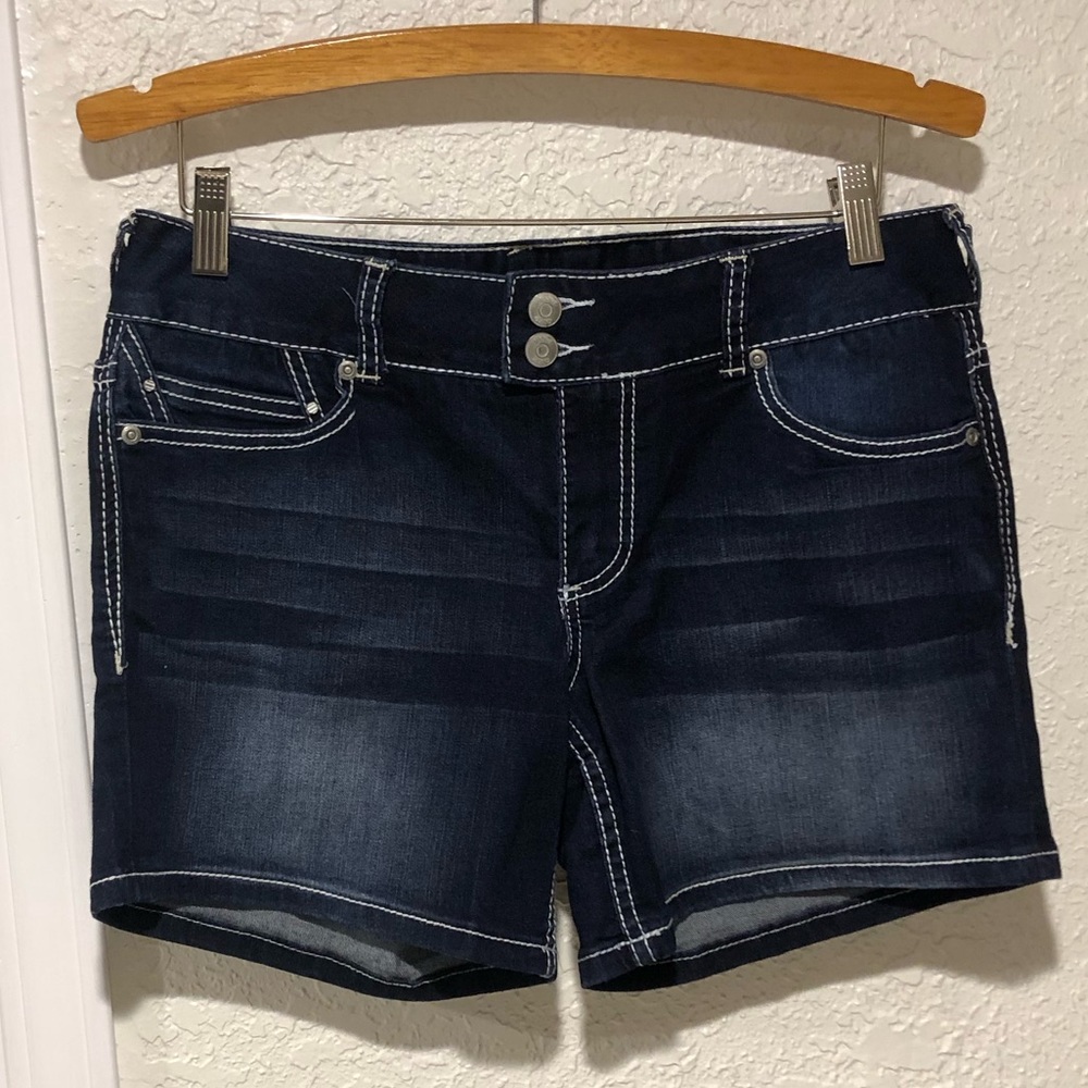 Vanity women’s size 27 jean shorts.